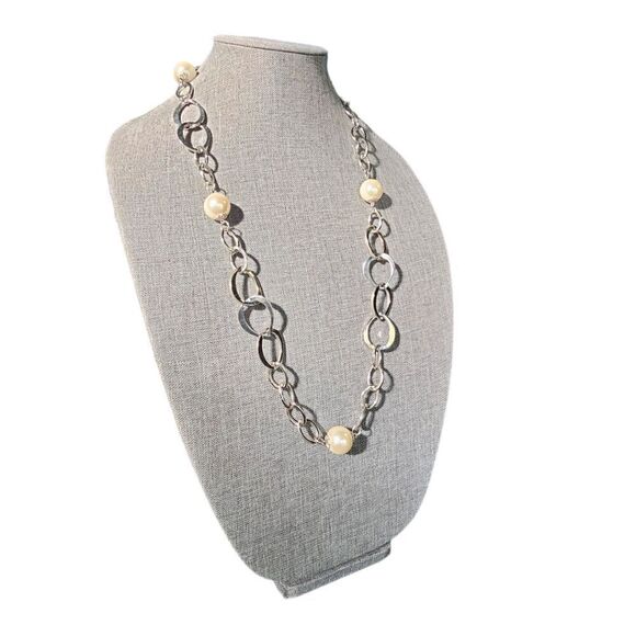 Pearlescent Silver-tone Link Gala Statement Necklace - Picture 2 of 11
